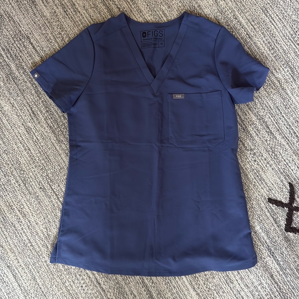 FIGS Catarina One-Pocket Scrub Top, XS Blue